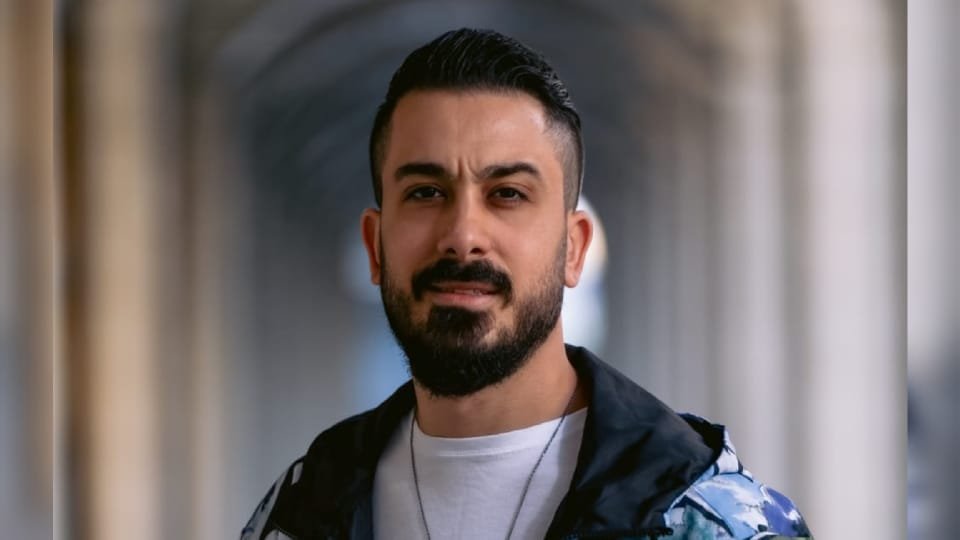الفنان أحمد العقاد يستعد لإطلاق أغنيته الجديدة مني آسف