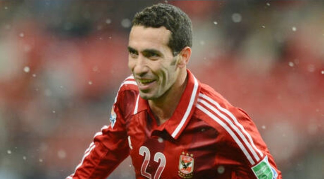هجوم على كاتب مشهور انتقد الشعب المصري وأبو تريكة ومحمد صلاح