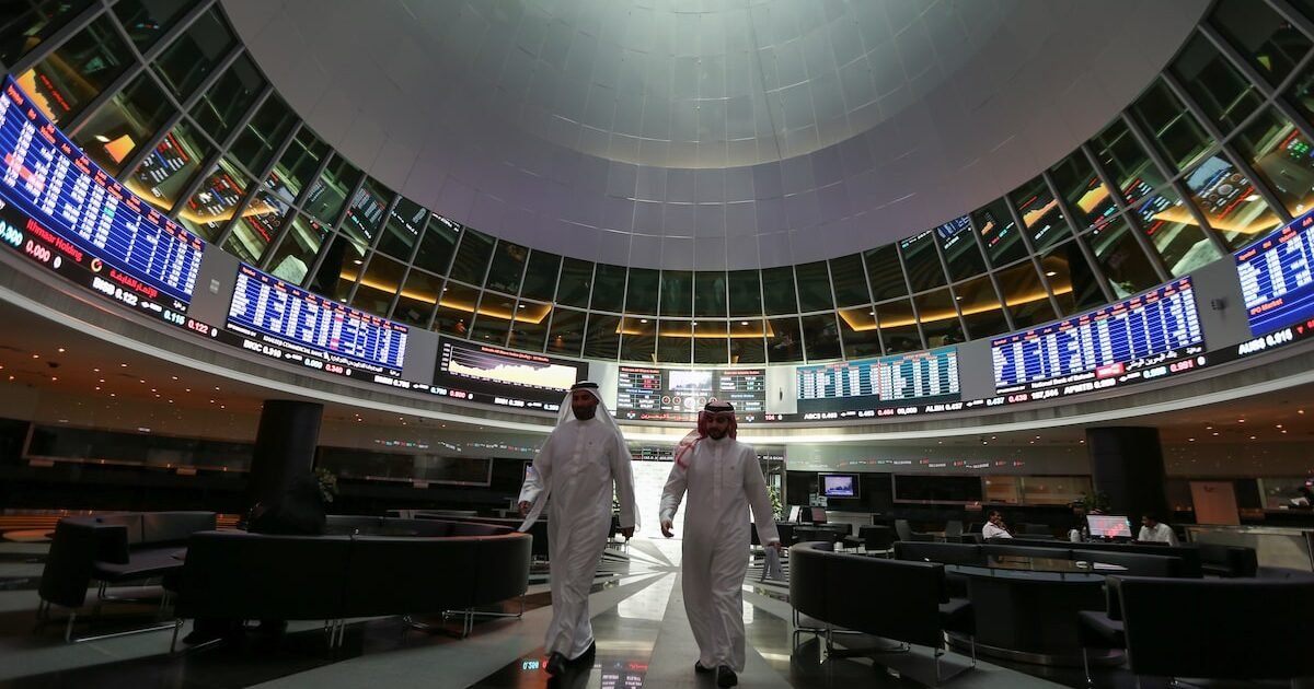 خبراء يحذرون: رفع الفائدة الأميركية قد يرفع كلفة تمويل شركات الخليج