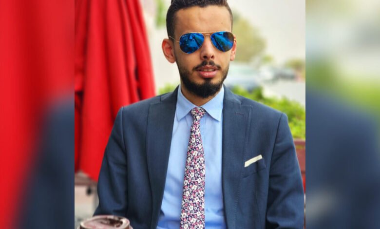 آدم حموري بين قطاع الخدمات والمال