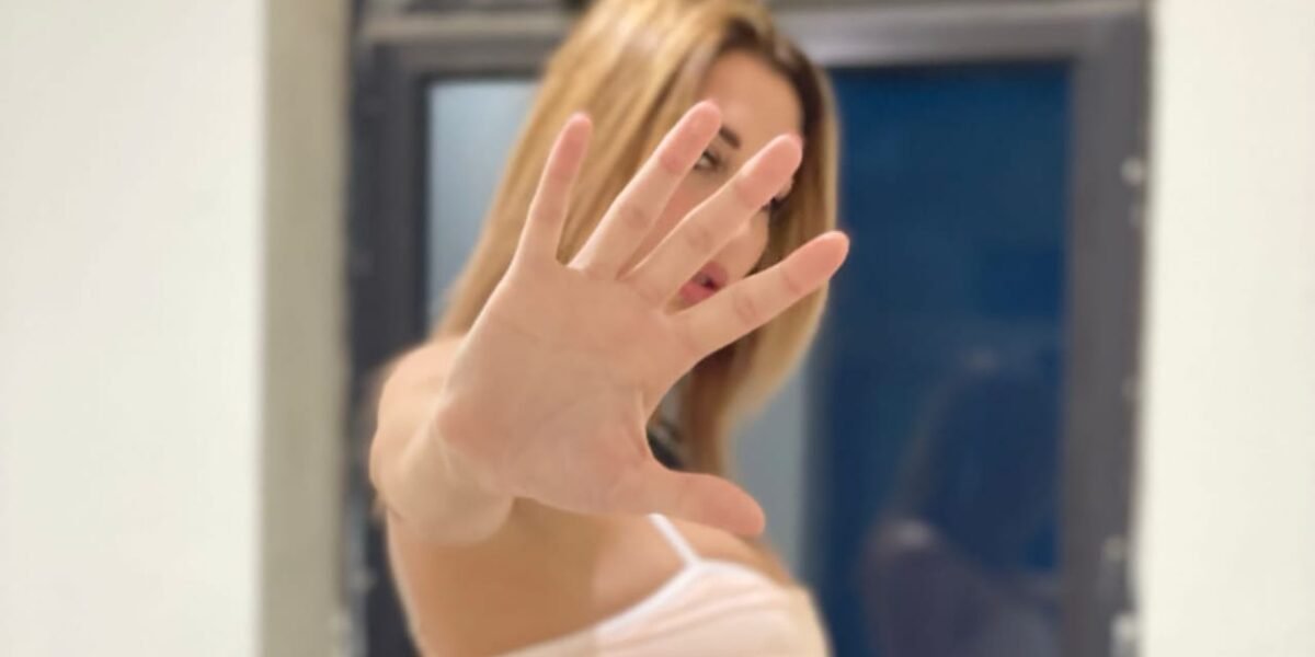 الإعلامية Noujoud Yassine ارتباط الفتاة برجل أصغر منها ليس عيباً على الإطلاق - صورة مميزة صورة مميزة: الإعلامية Noujoud Yassine ارتباط الفتاة برجل أصغر منها ليس عيباً على الإطلاق