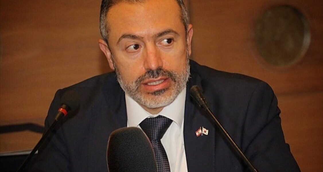 الدكتور Habib Zarifeh يشرح الإستراتيجية المعتمدة في إختيار لون الأسنان المناسب للمريض