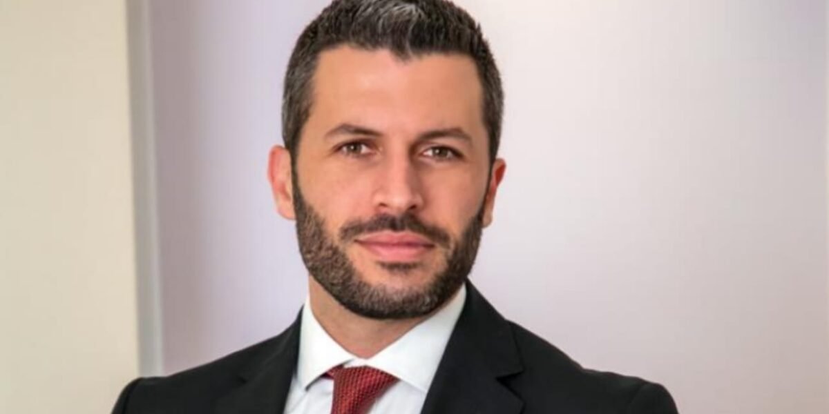 الدكتور جورج زيادة الإقبال كبير على عمليات شفط دهون الخد
