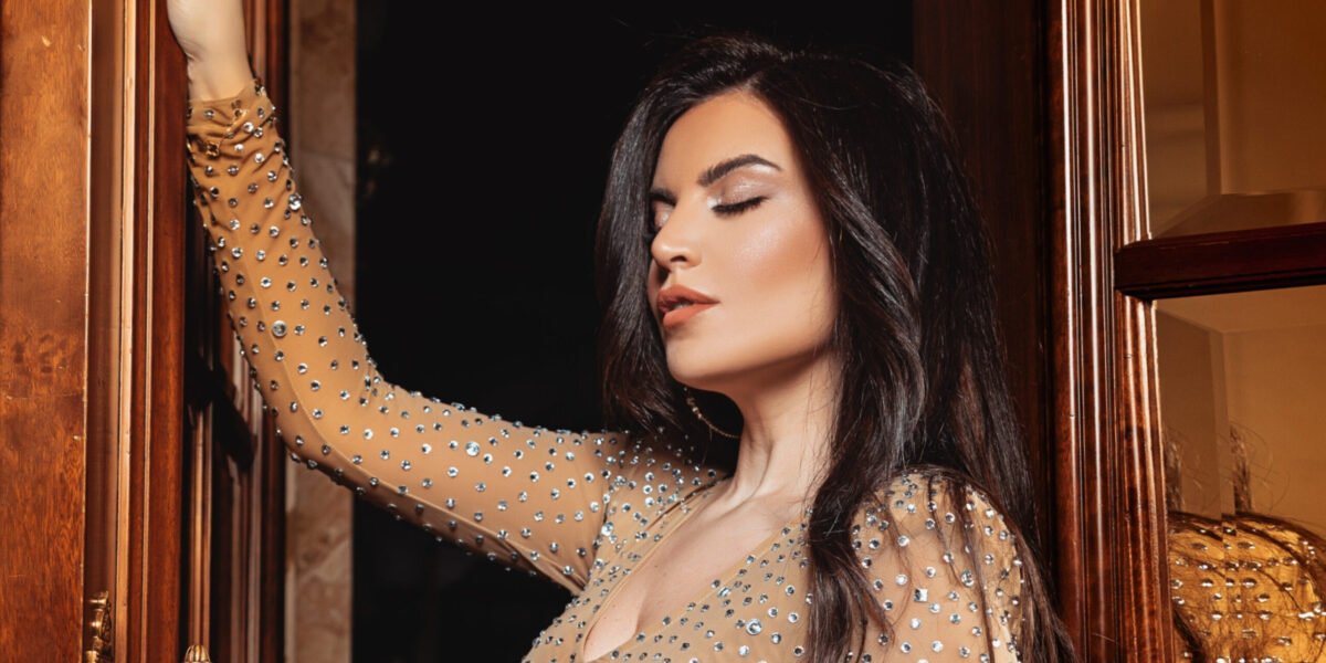 الفنانة ميرا مخايل تحتفل بعيد ميلادها