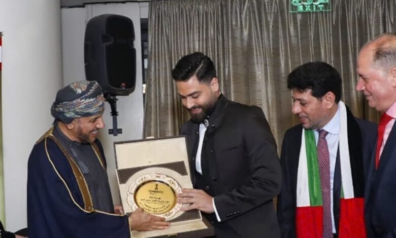 حسين فنيش مكرّماً في مؤتمر السلام في القاهرة