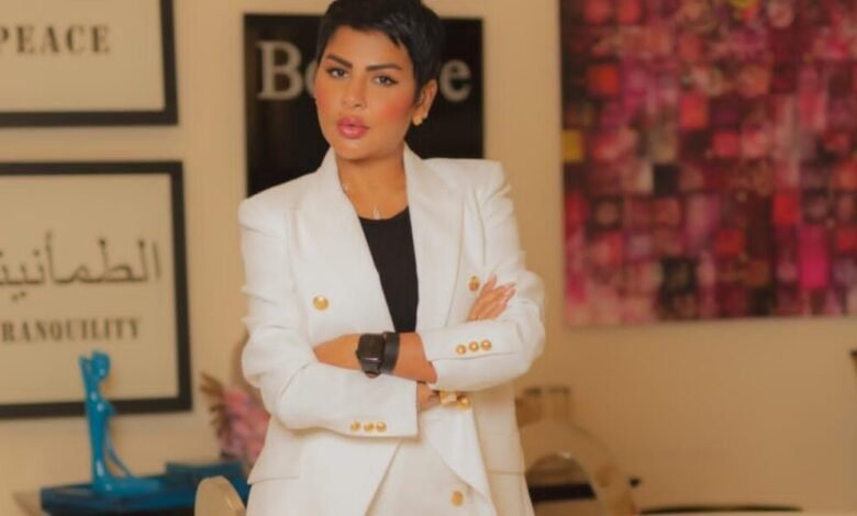 رقيّة ميرزا مكرمةً في حفل اختيار ملكة جمال الإنسانية