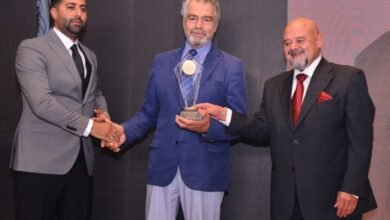 كريم الخطيب يكرم النقيب جورج شلهوب في مهرجان أفضل الدولي