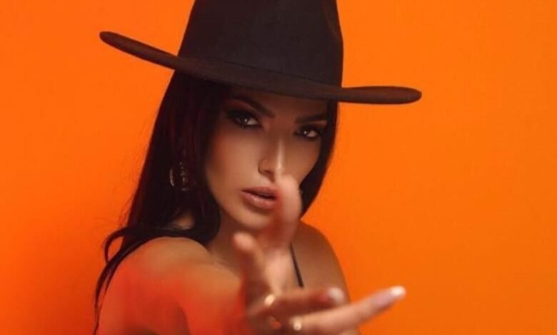 ملكة جمال آسيا السورية سنا عطيّة تتألق في إكسبو دبي وتجذب الحضور
