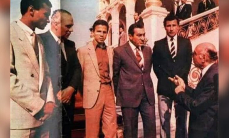 نجل مبارك ينشر ة لوالده مع أحد أساطير كرة القدم في مصر